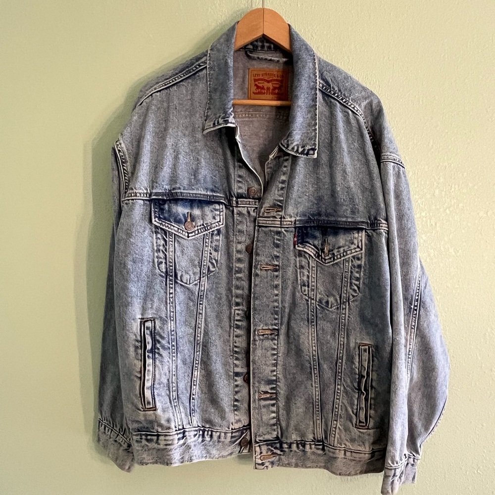 vintage large levi’s jean jacket never worn perfect condition light washed denim